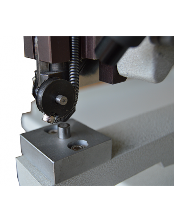 Máquina Semi-Automática de Tachas com Garra