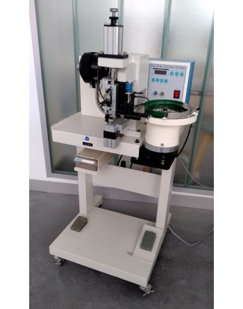 Máquina de Aplicação Tachas Plásticas